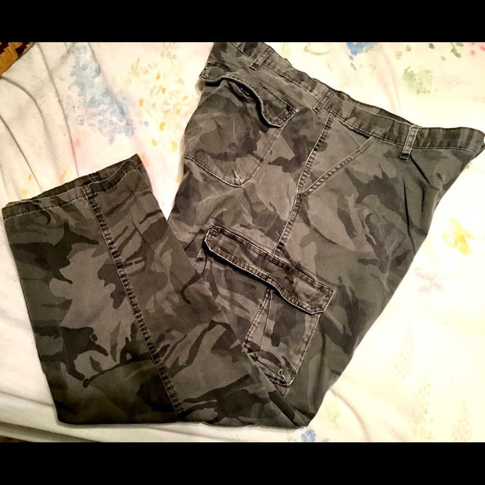 Wrangler Camouflage Cargo Pants 42x30 w/9 pockets!